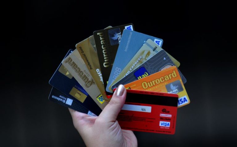 A Mentora Financeira que Está Ensinando Brasileiros a Investir com Consciência e Liberdade